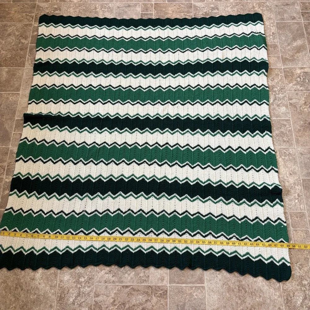 Handmade Vintage Ripple Chevron Crochet Afghan Blanket Throw 54x49 GrannyCore